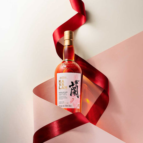 Kavalan LÁN wrapped in a red ribbon