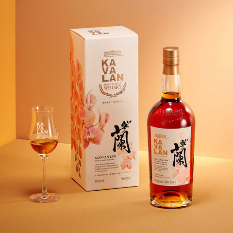 Kavalan LÁN with its box and a nosing glass